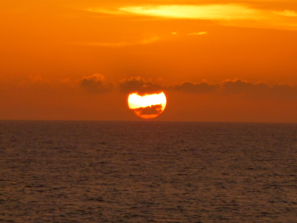 Sylt-Sonnenuntergang-Sonnenball-Abendrot-Abendstimmung-Meer-Horizont-Wolken